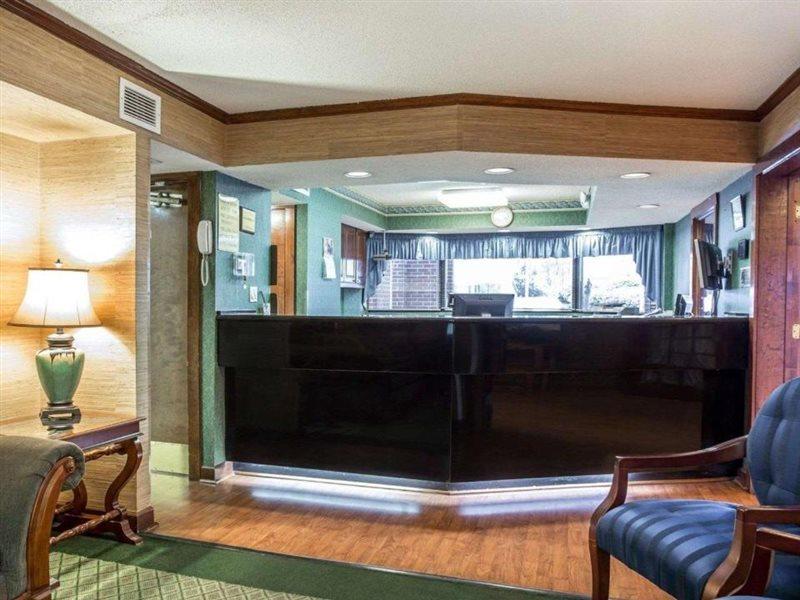 Red Roof Inn & Suites Cornelius - Lake Norman Εξωτερικό φωτογραφία
