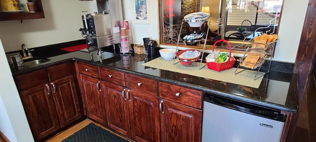 Red Roof Inn & Suites Cornelius - Lake Norman Εξωτερικό φωτογραφία