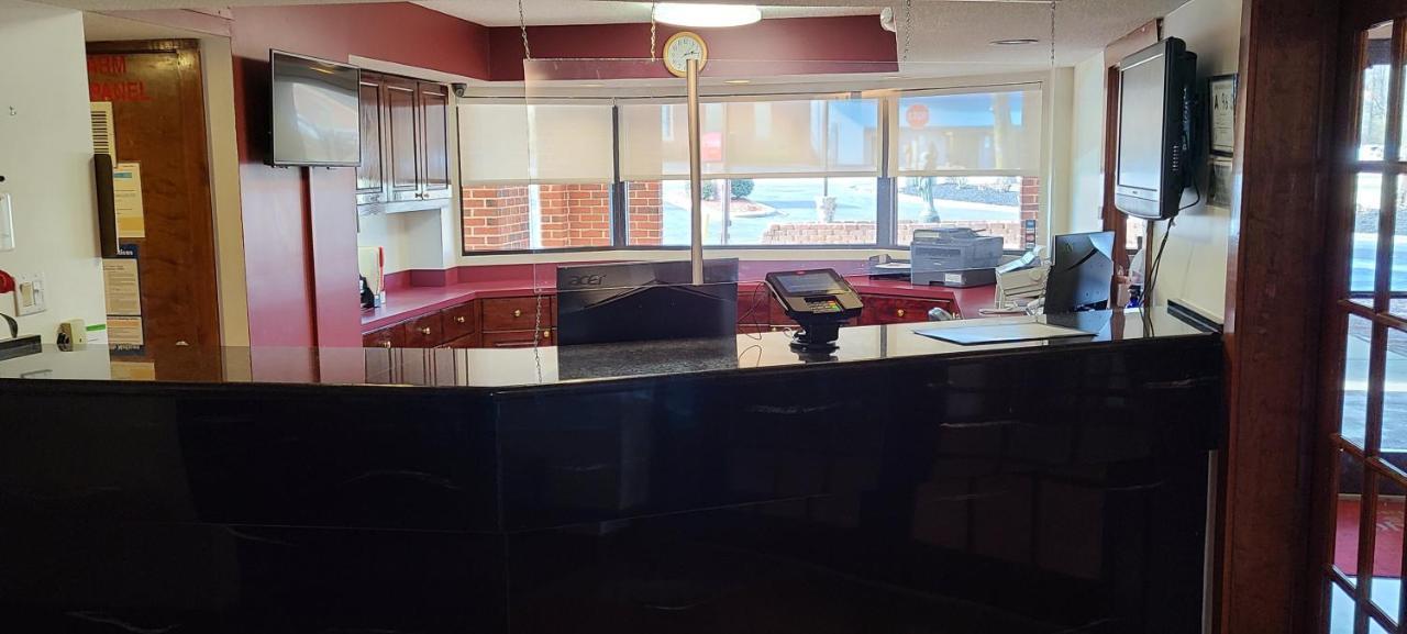 Red Roof Inn & Suites Cornelius - Lake Norman Εξωτερικό φωτογραφία
