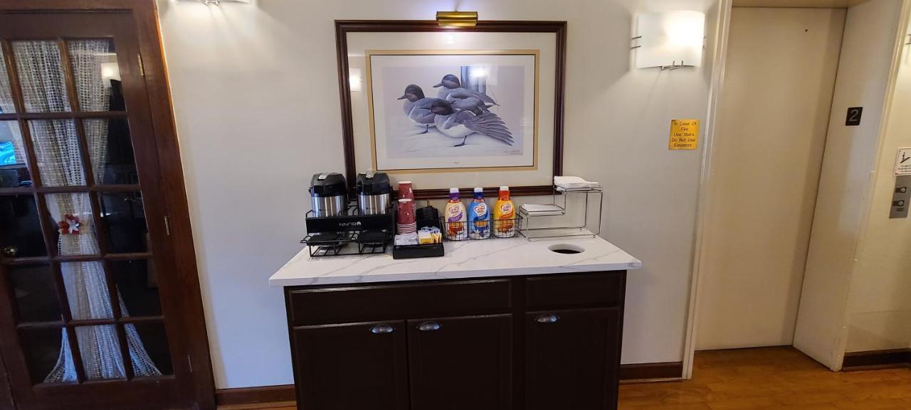 Red Roof Inn & Suites Cornelius - Lake Norman Εξωτερικό φωτογραφία