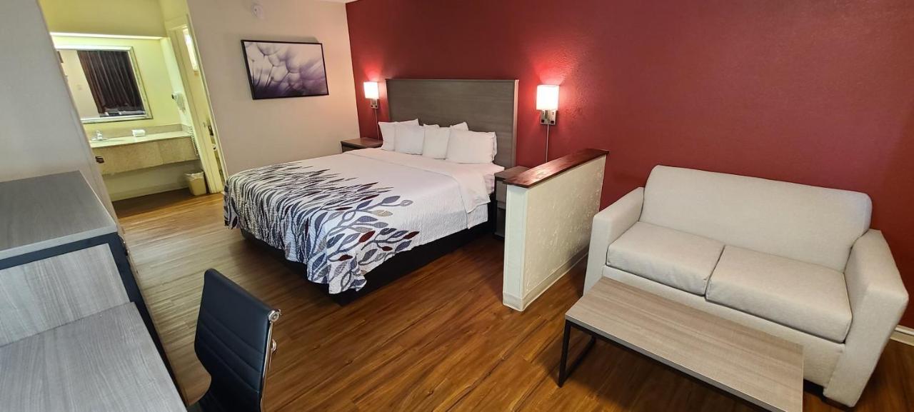 Red Roof Inn & Suites Cornelius - Lake Norman Εξωτερικό φωτογραφία