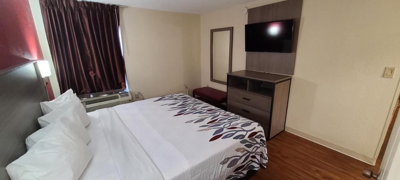 Red Roof Inn & Suites Cornelius - Lake Norman Εξωτερικό φωτογραφία