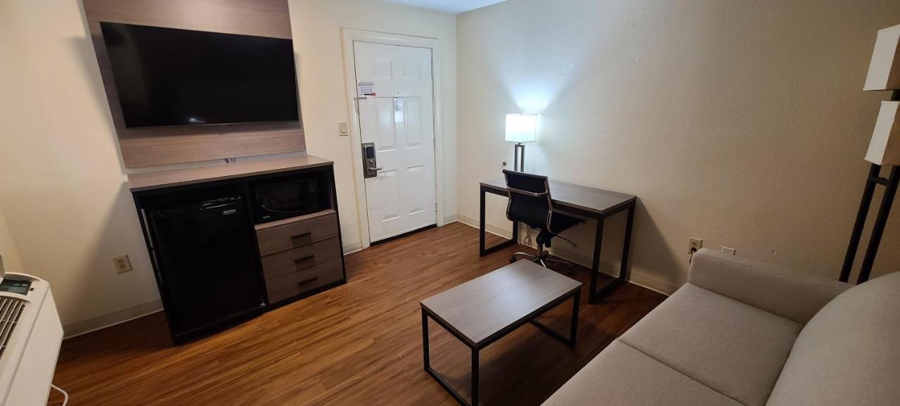Red Roof Inn & Suites Cornelius - Lake Norman Εξωτερικό φωτογραφία
