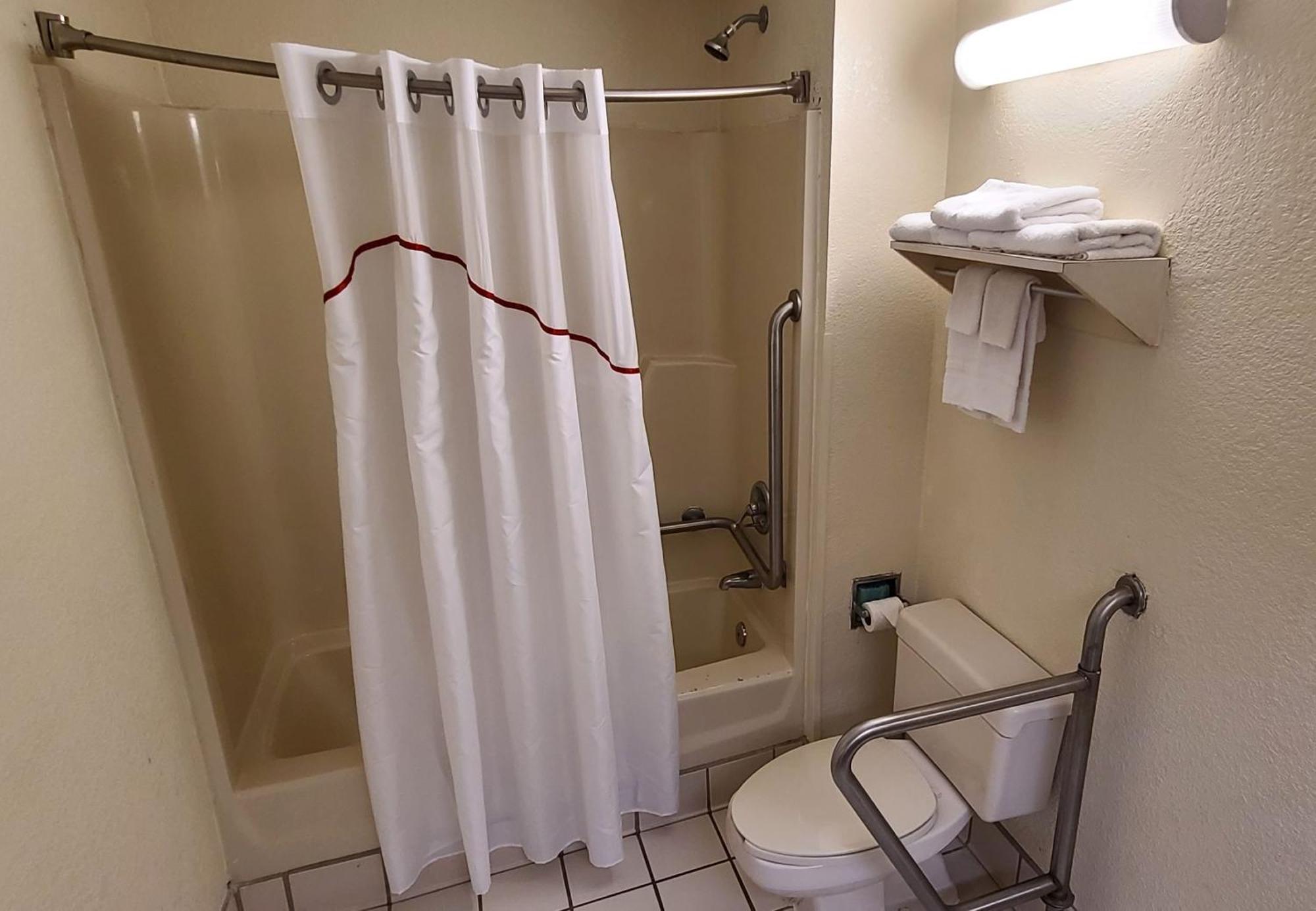 Red Roof Inn & Suites Cornelius - Lake Norman Εξωτερικό φωτογραφία