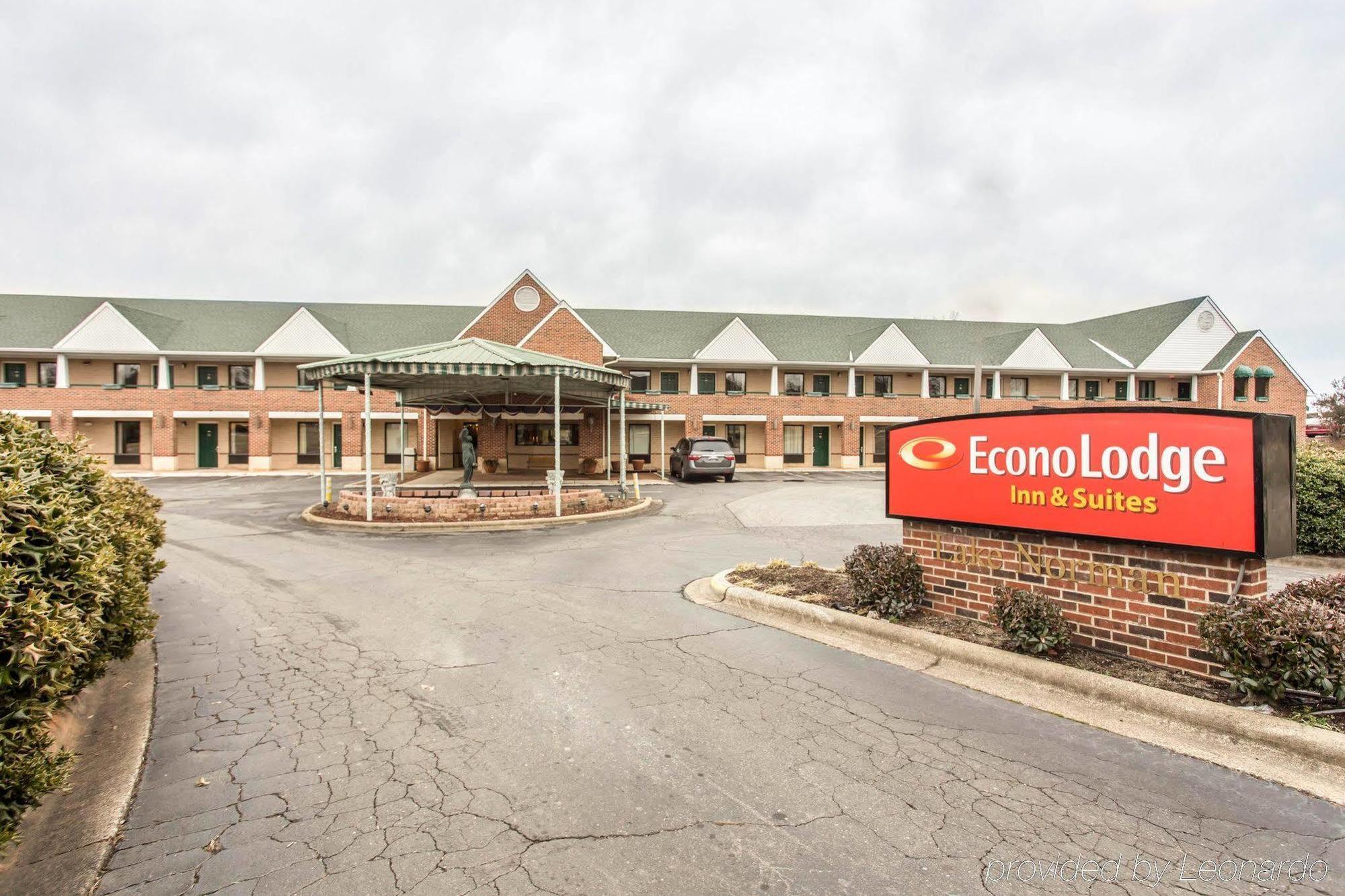 Red Roof Inn & Suites Cornelius - Lake Norman Εξωτερικό φωτογραφία