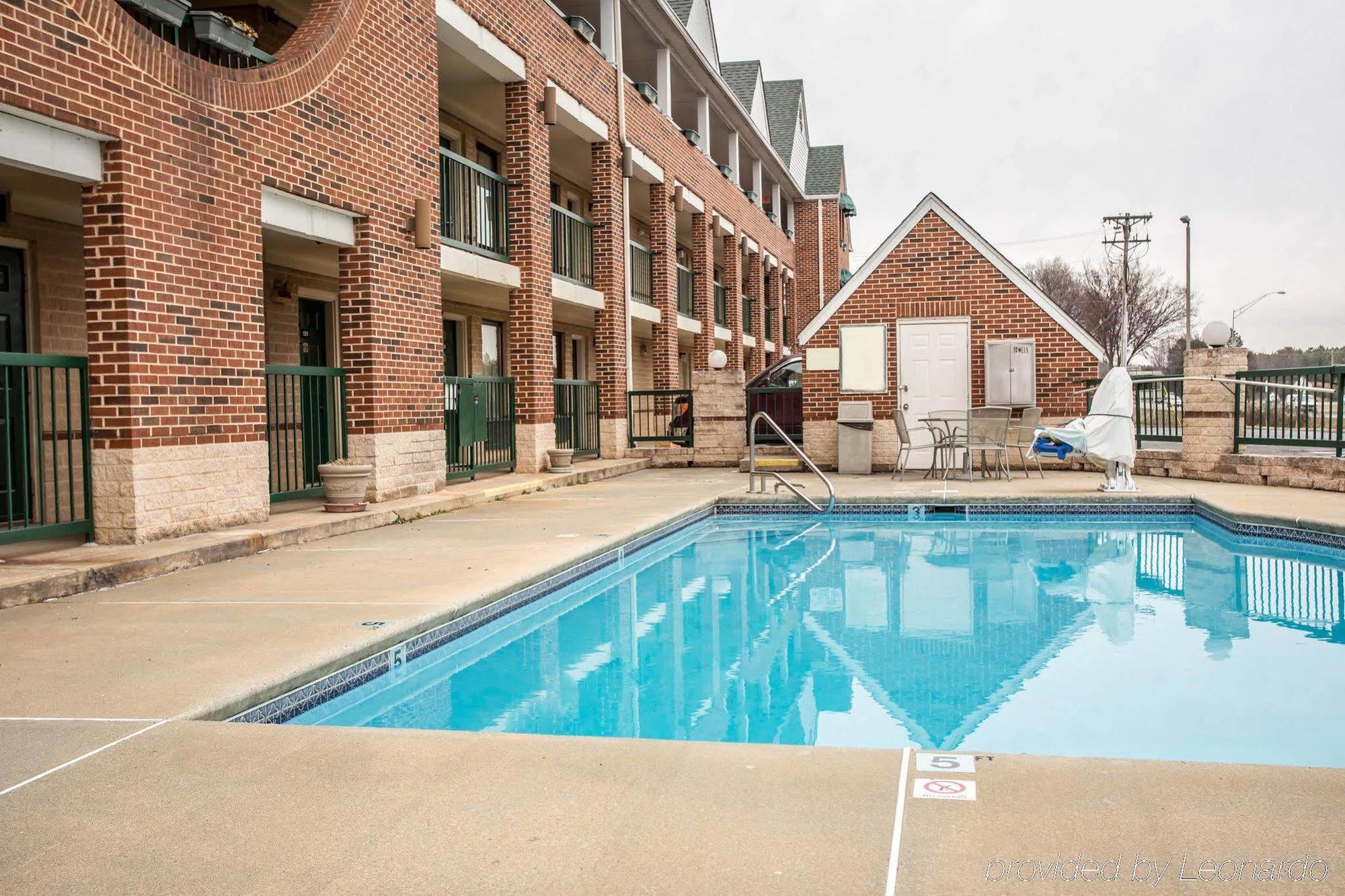 Red Roof Inn & Suites Cornelius - Lake Norman Εξωτερικό φωτογραφία
