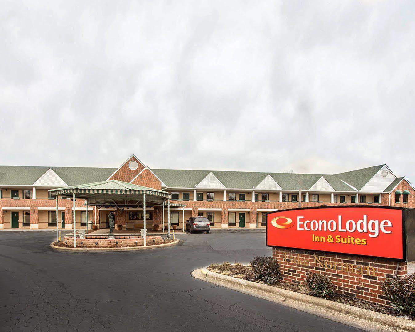Red Roof Inn & Suites Cornelius - Lake Norman Εξωτερικό φωτογραφία