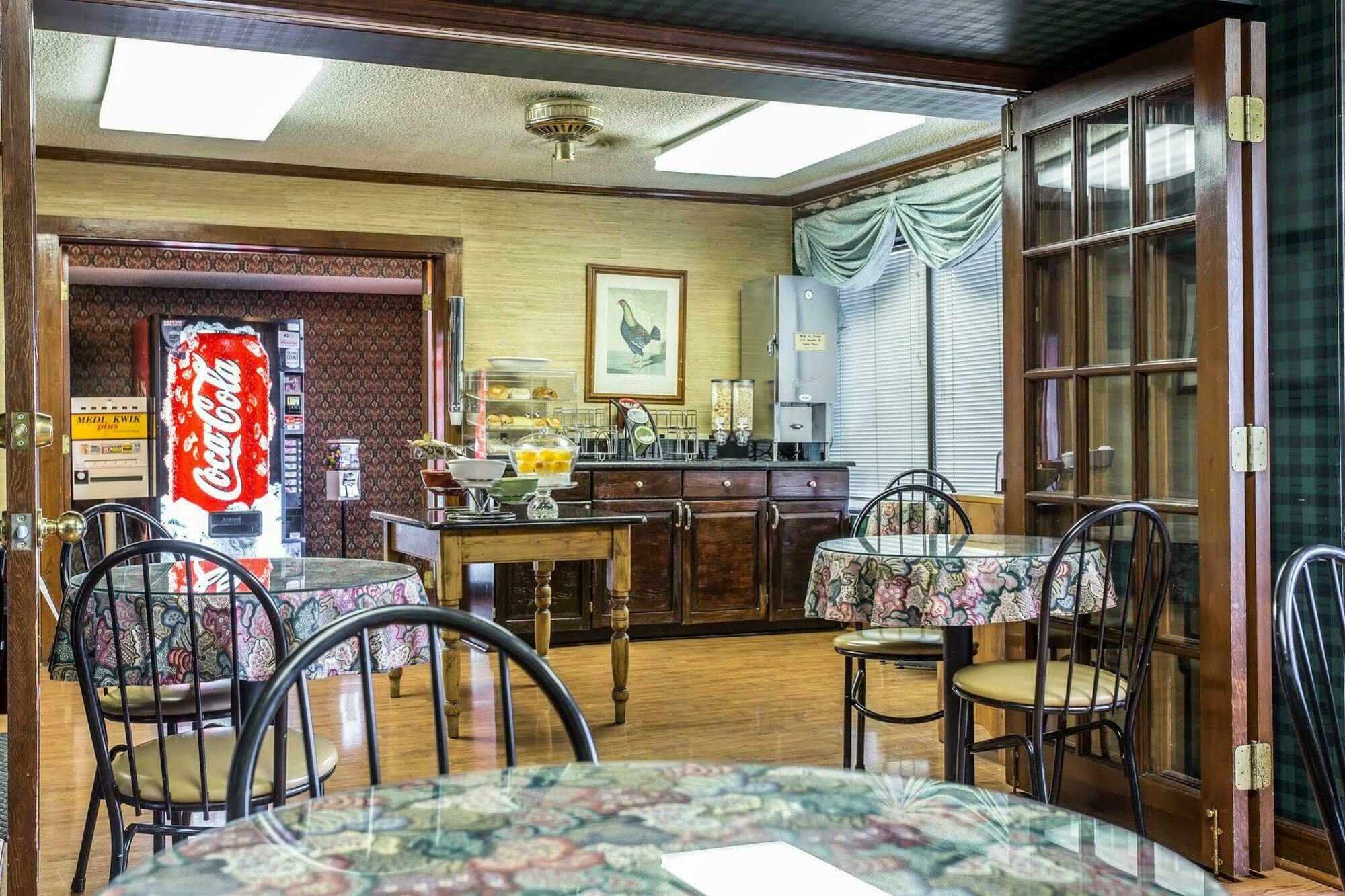 Red Roof Inn & Suites Cornelius - Lake Norman Εξωτερικό φωτογραφία