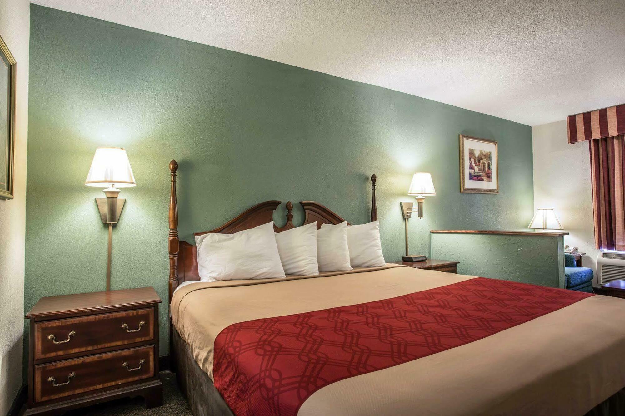 Red Roof Inn & Suites Cornelius - Lake Norman Εξωτερικό φωτογραφία