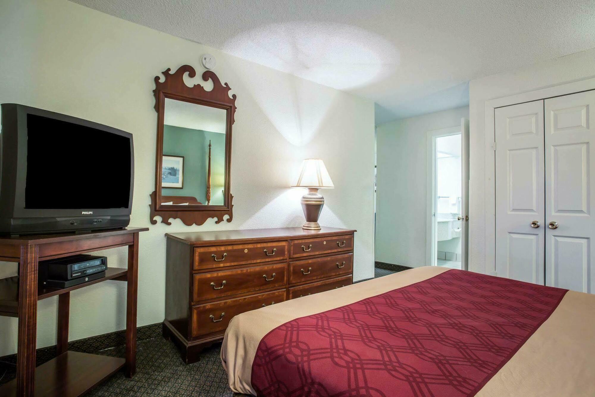 Red Roof Inn & Suites Cornelius - Lake Norman Εξωτερικό φωτογραφία