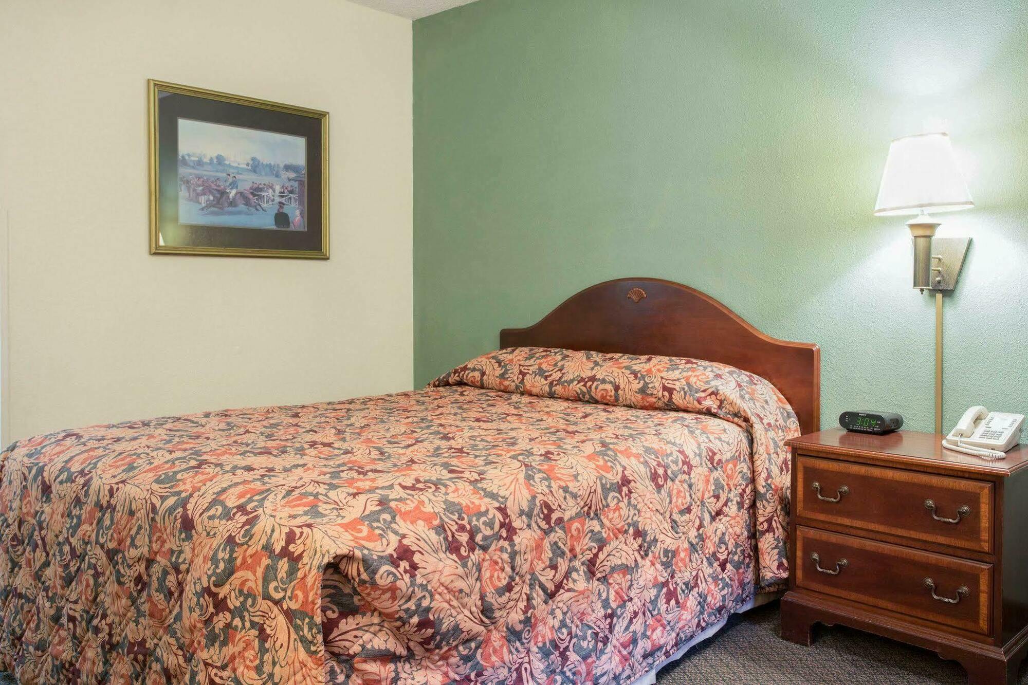 Red Roof Inn & Suites Cornelius - Lake Norman Εξωτερικό φωτογραφία