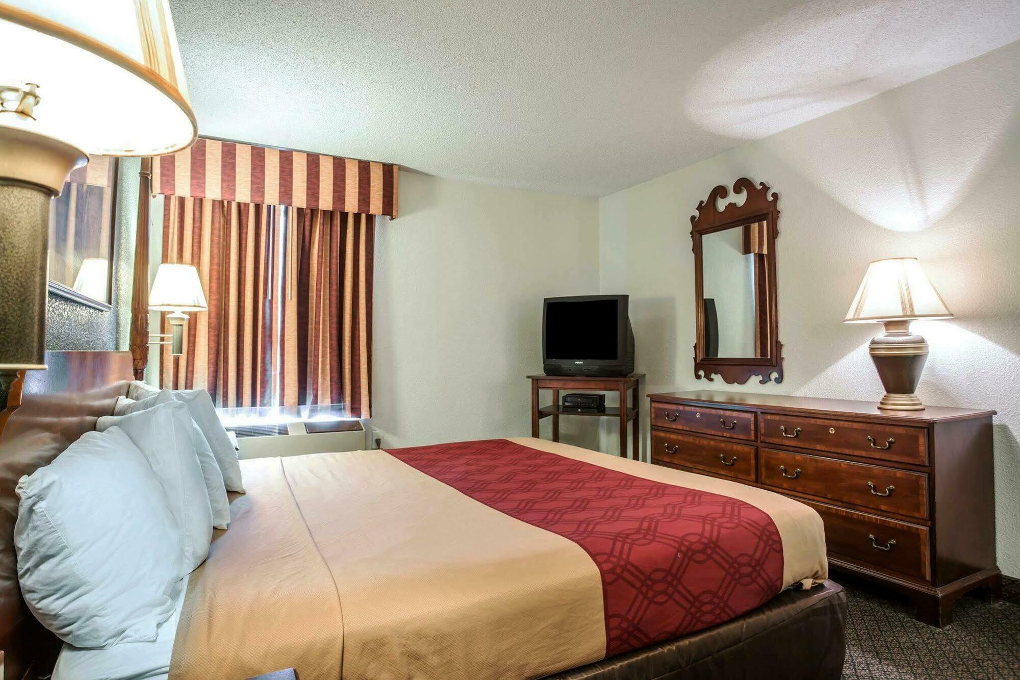 Red Roof Inn & Suites Cornelius - Lake Norman Εξωτερικό φωτογραφία