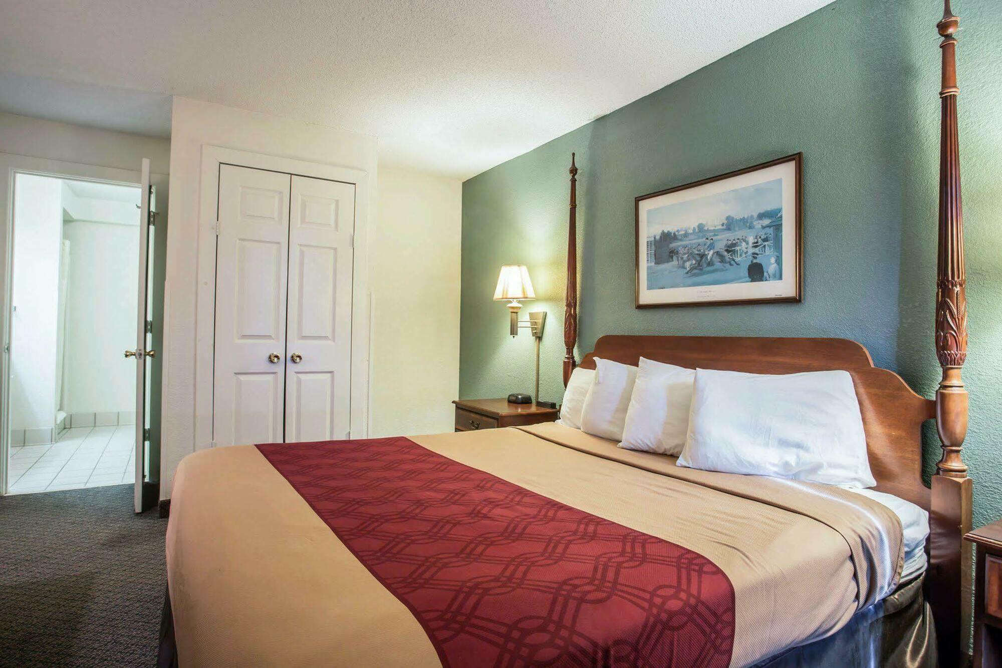 Red Roof Inn & Suites Cornelius - Lake Norman Εξωτερικό φωτογραφία